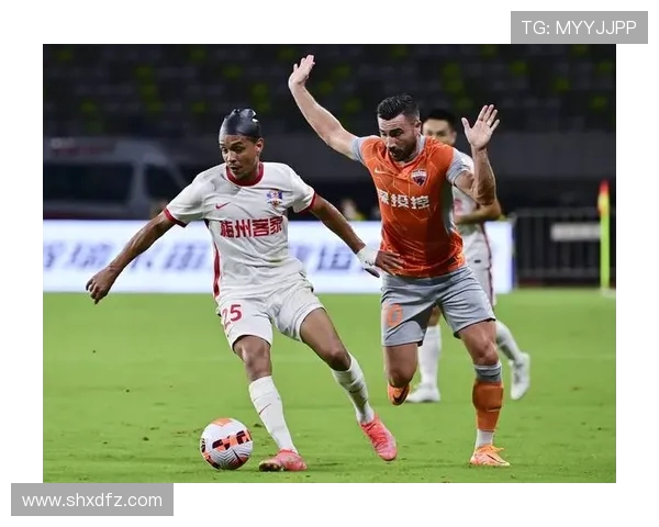 深圳新鹏城与梅州客家激战正酣 两队争夺宝贵三分决战再度上演