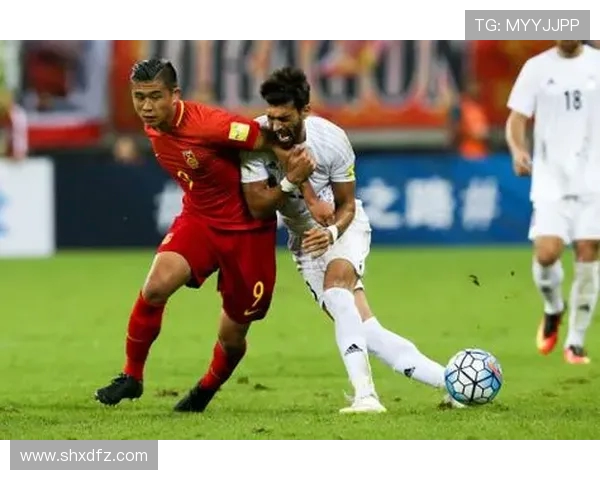 聚焦足球明星成长之路与赛场荣耀及心路历程全景深度解析全方位观