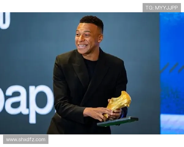 基利安·姆巴佩：从天赋少年到足球巨星的成长之路