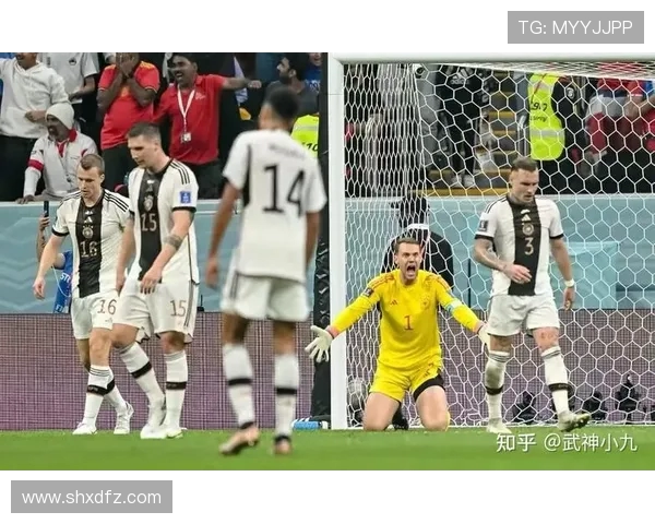 约翰克鲁伊夫如何以全能足球理念影响世界足坛的发展与现代战术变革