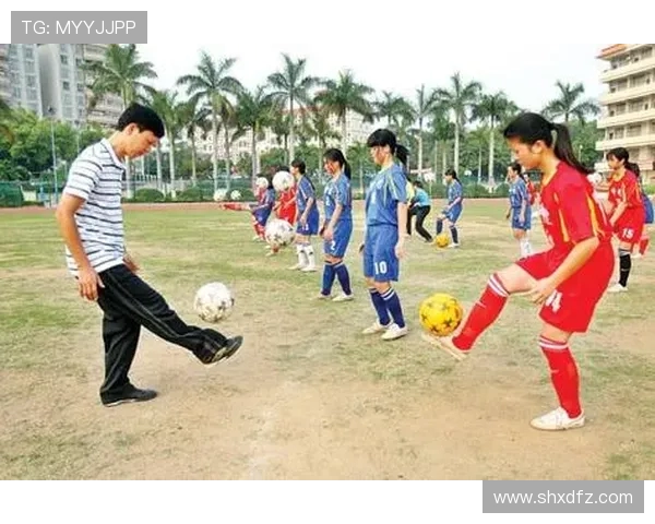 上海足球队耐力探秘:从训练到比赛的坚持与拼搏精神 上海足球队耐力探秘:从训练到比赛的坚持与拼搏精神