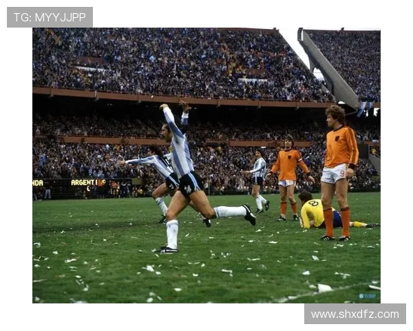 世界杯历程中的巅峰对决与历史瞬间回顾：从冠军之争到经典时刻