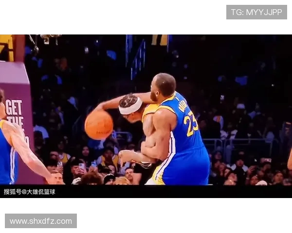 开拓者与勇士激战再起 双方全力争夺季后赛席位焦点之战