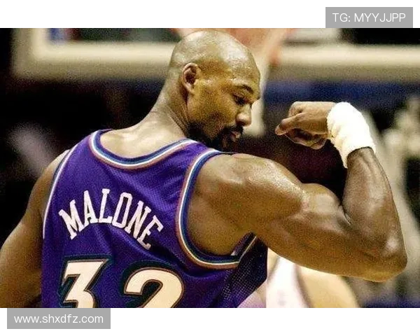 摩西马龙传奇生涯全面回顾从高中天才到NBA历史最伟大中锋之一 摩西马龙传奇生涯全面回顾从高中天才到NBA历史最伟大中锋之一